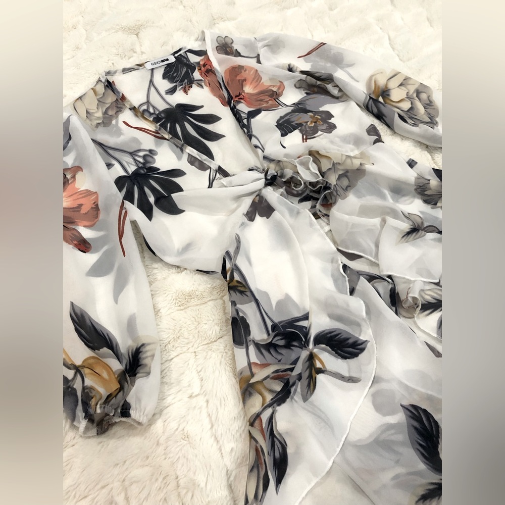 Gorgeous XS ivory floral hi-low sheer chiffon front tie top with ruffle trim